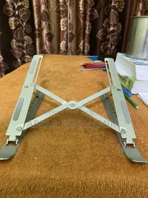 ল্যাপটপ স্ট্যান্ড