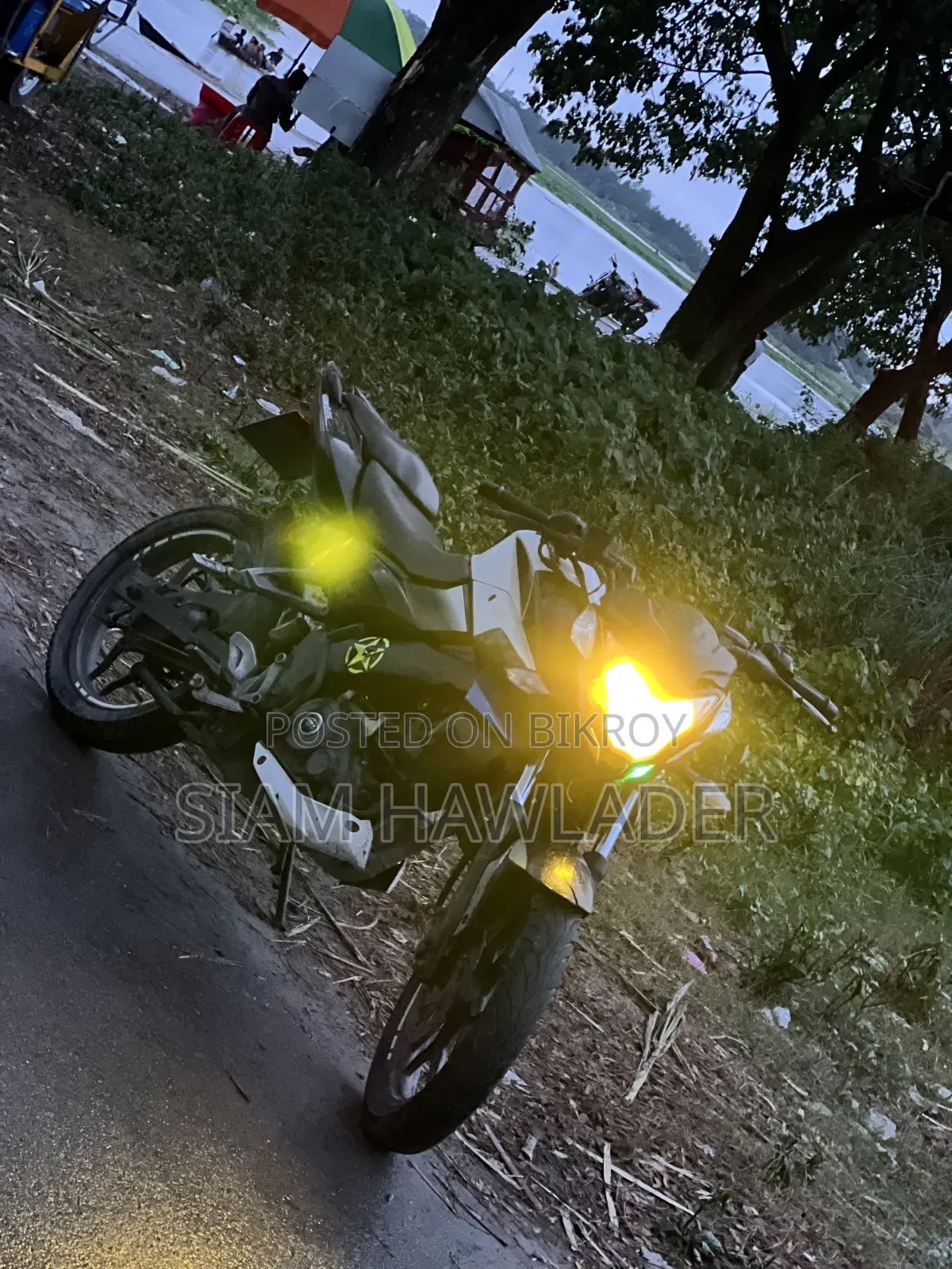 বাজাজ পালসার ১৫০ ২০১৮ সাদা