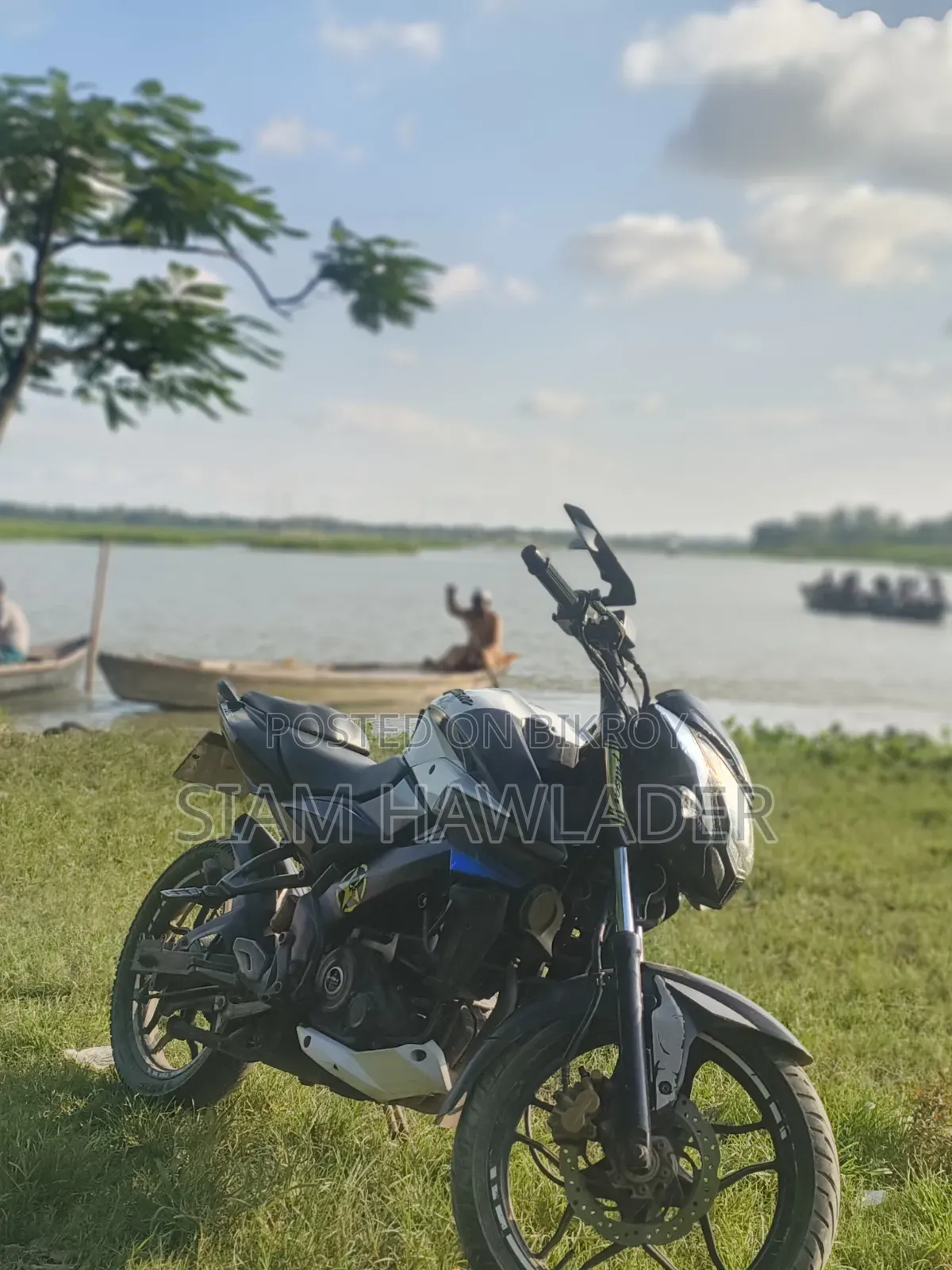 বাজাজ পালসার ১৫০ ২০১৮ সাদা