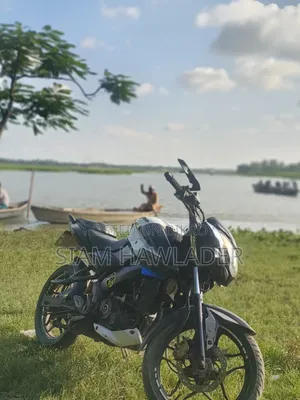 বাজাজ পালসার ১৫০ ২০১৮ সাদা