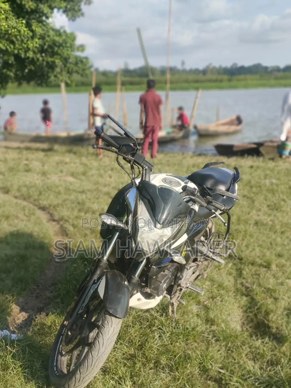 বাজাজ পালসার ১৫০ ২০১৮ সাদা