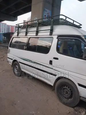 Toyota Grand HiAce 2002 White