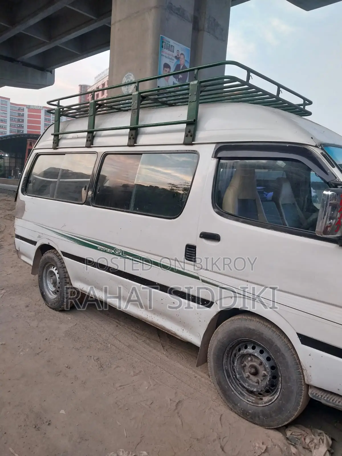 Toyota Grand HiAce 2002 White