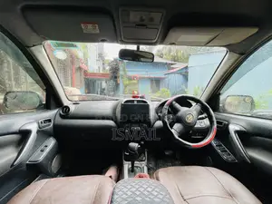 টয়োটা আরএভি৪ ২০০৪ লাল