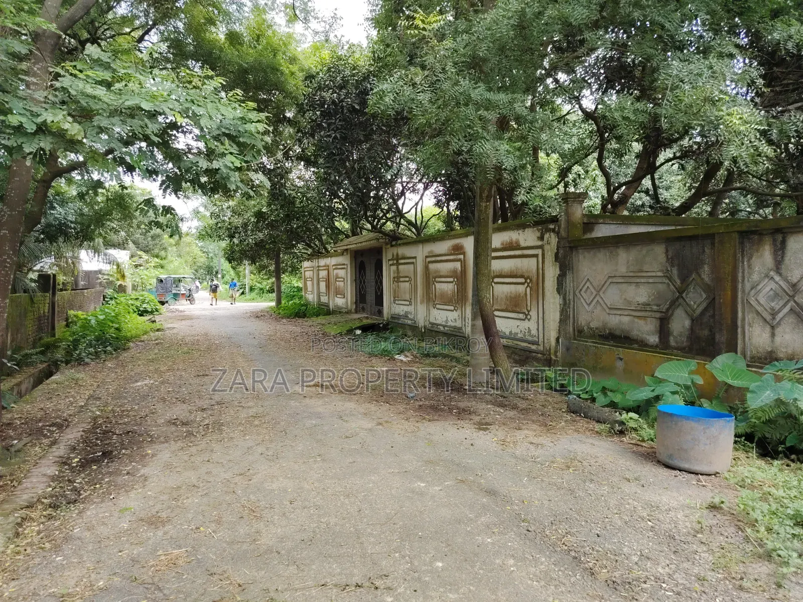 3 katha plot available under job holder quota in sector no. 23.