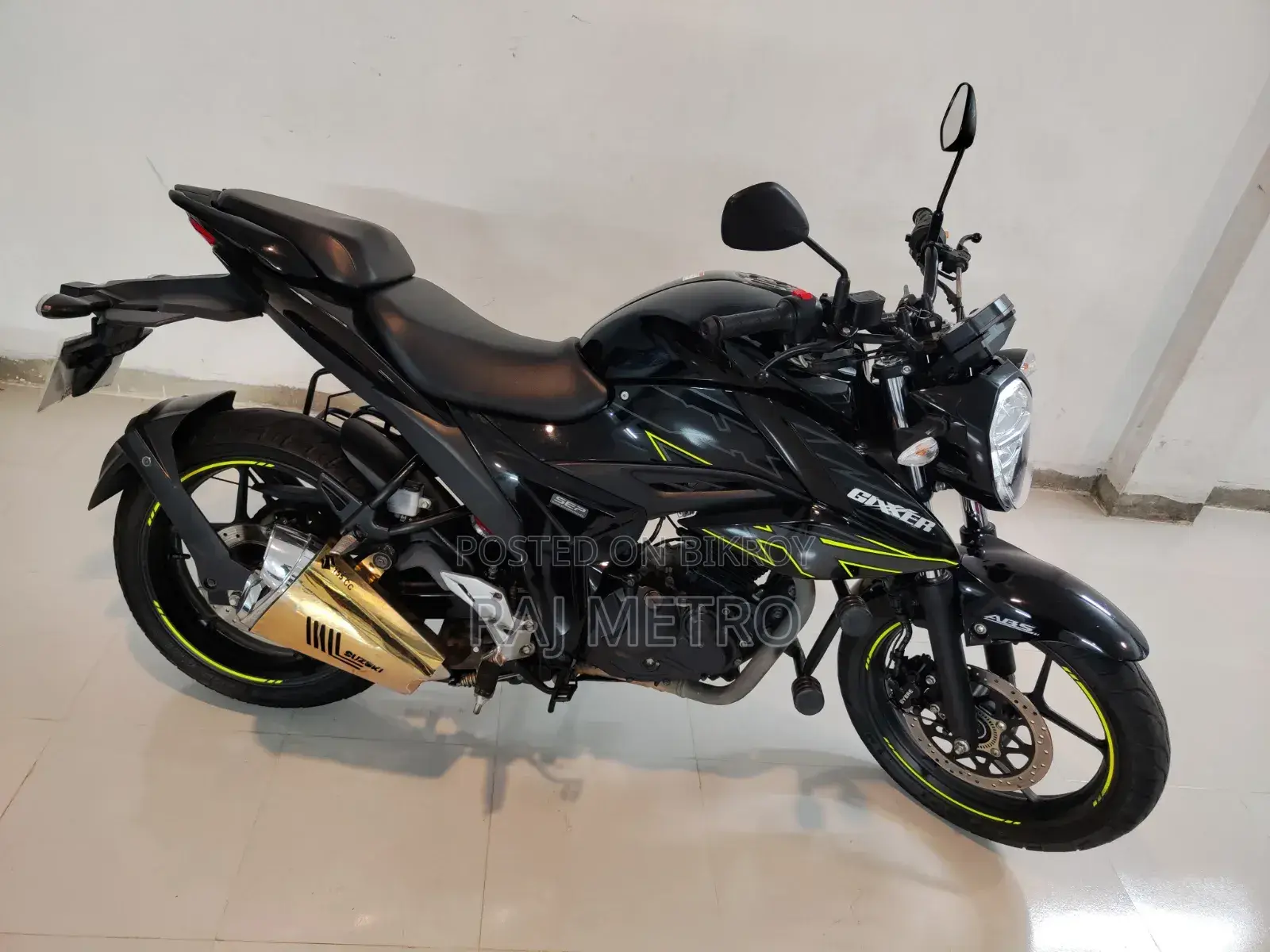 সুজুকি জিক্সার ২০২৪ কালো