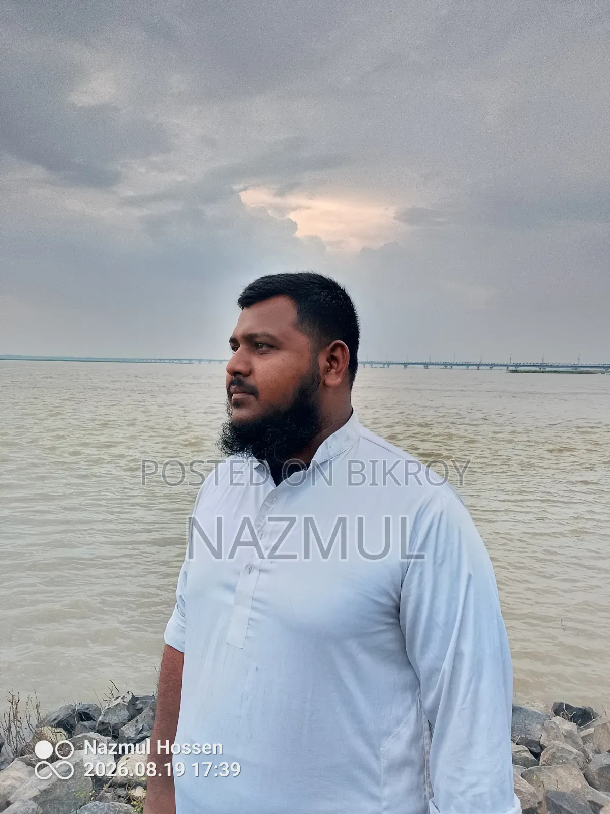 যেকোনো সৎ চাকরি