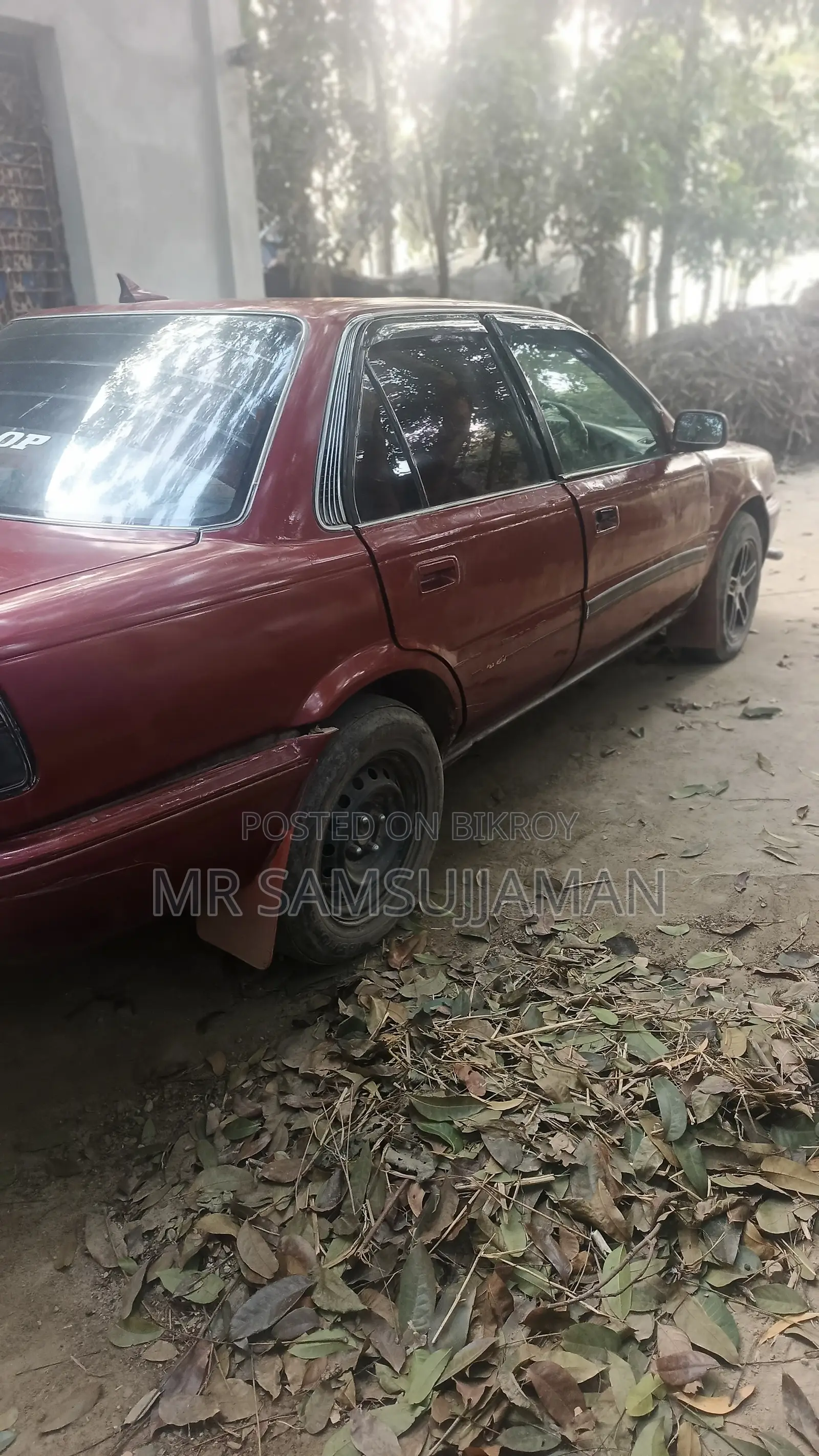 টয়োটা করোল্লা ১.৬ সেডান ১৯৮৯ লাল