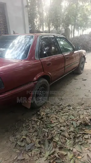 টয়োটা করোল্লা ১.৬ সেডান ১৯৮৯ লাল