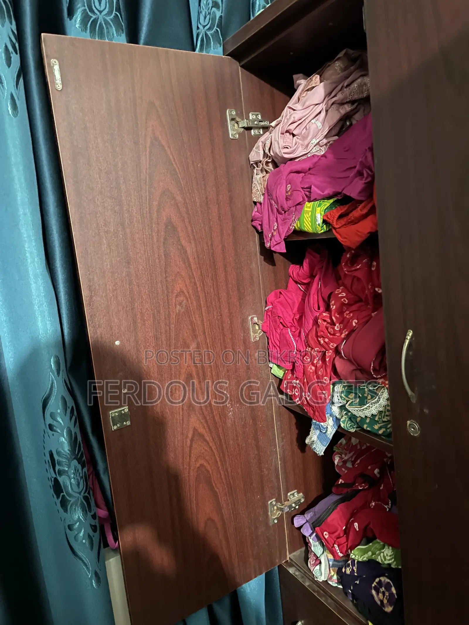 3 Door Wooden Wardrobe / Almirah With Drawers (Good Condition)