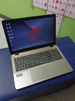 Apple Laptop 3GB RAM Intel SSD 256GB