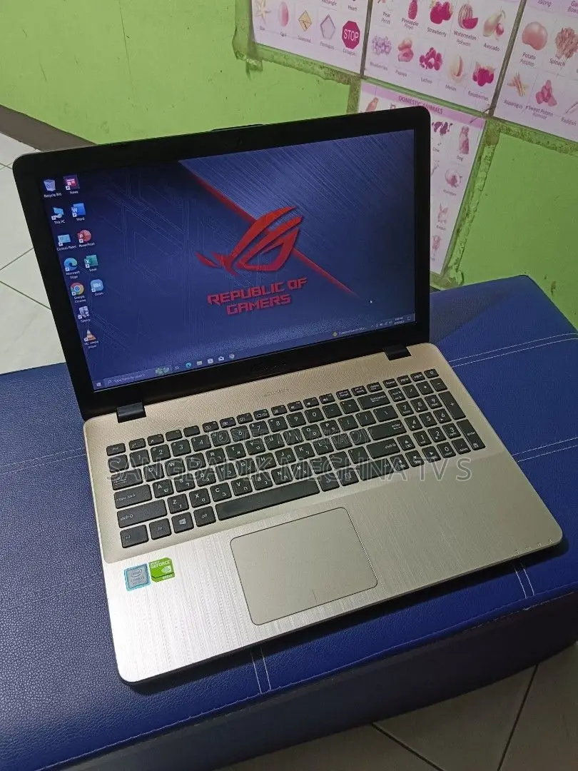 Apple Laptop 3GB RAM Intel SSD 256GB