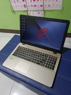 Apple Laptop 3GB RAM Intel SSD 256GB