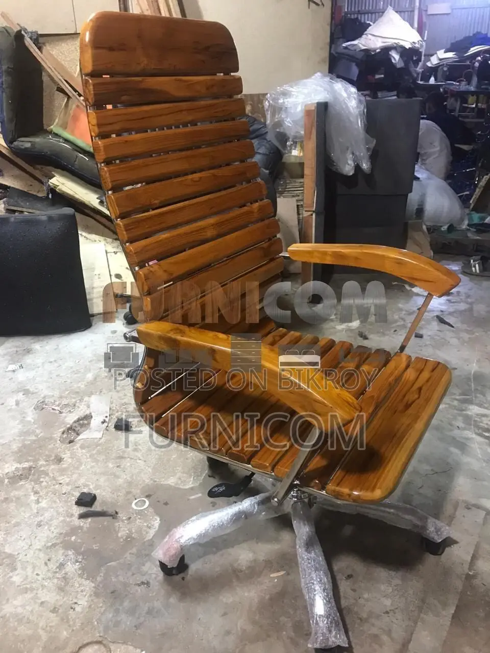 Curvy Linear Wooden Boss Chair Ctg Shegun (FCWC 1)