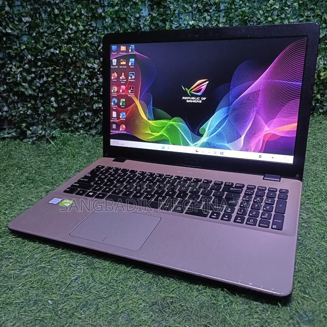 Laptop ASUS 4GB Intel SSD 500GB