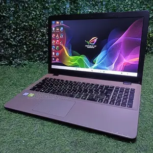 Laptop ASUS 4GB Intel SSD 500GB