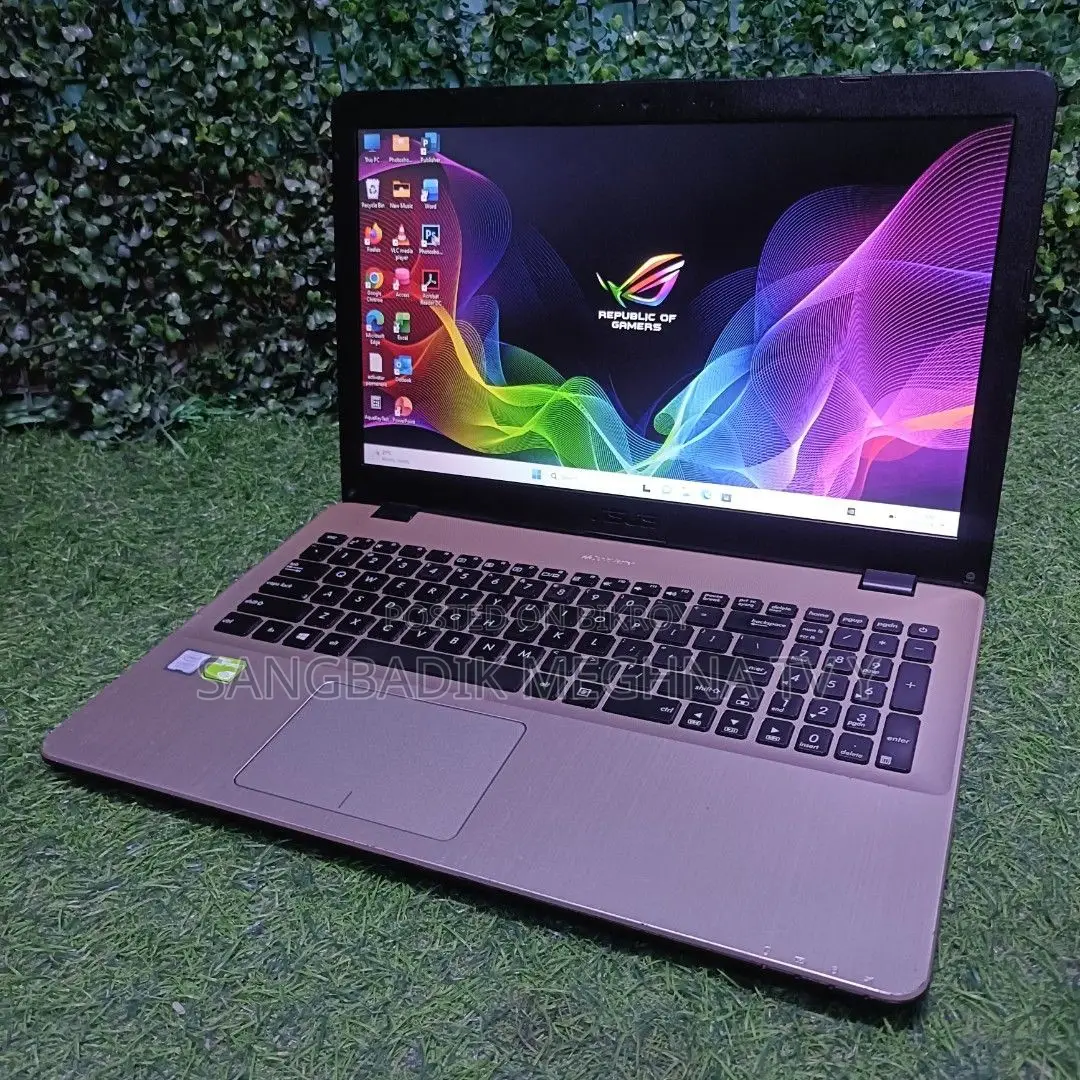 Laptop ASUS 4GB Intel SSD 500GB