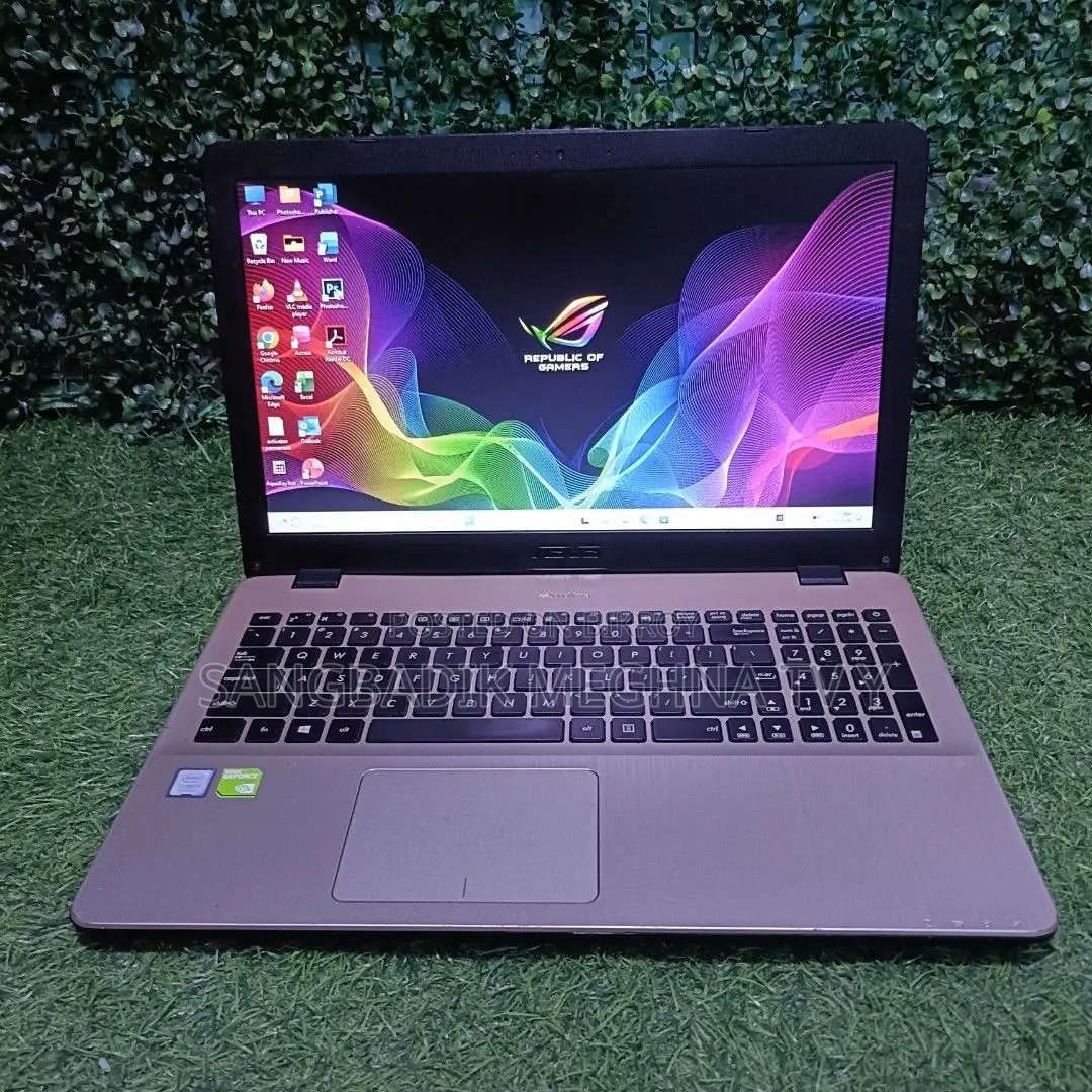 Laptop ASUS 4GB Intel SSD 500GB