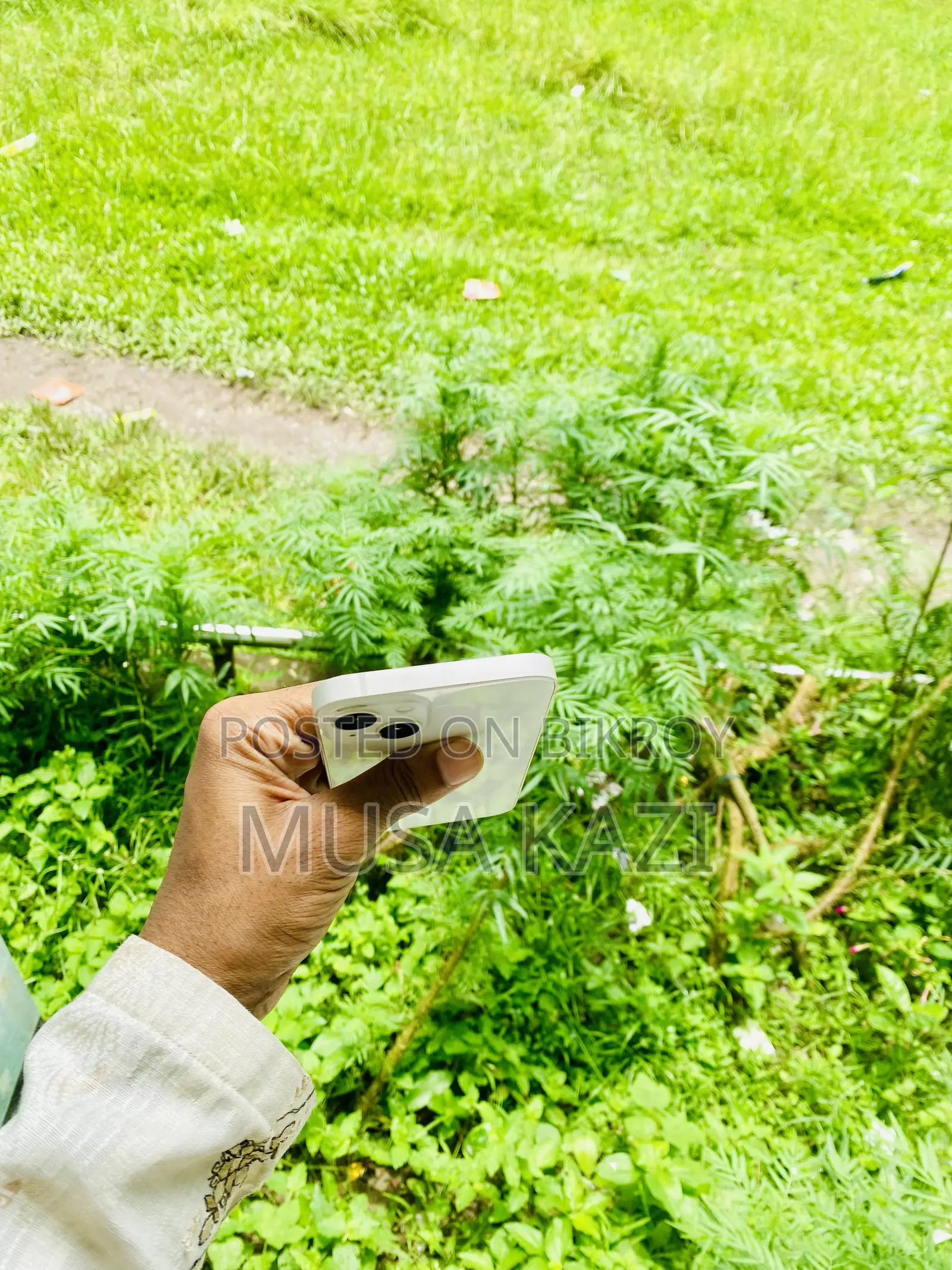 অ্যাপল আইফোন ১৩ ১২৮ জিবি হোয়াইট