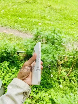 অ্যাপল আইফোন ১৩ ১২৮ জিবি হোয়াইট