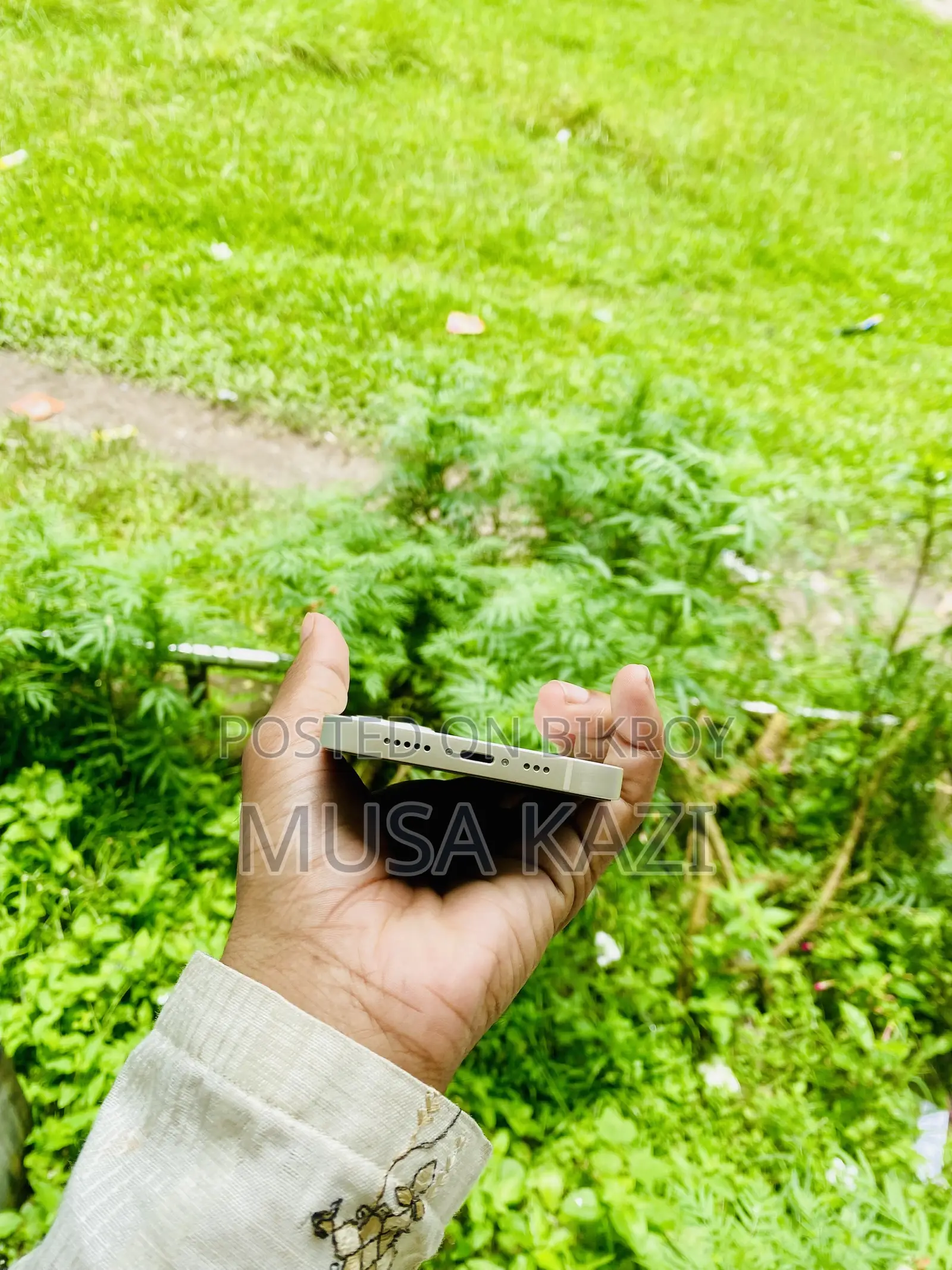 অ্যাপল আইফোন ১৩ ১২৮ জিবি হোয়াইট