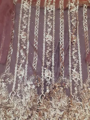 কাপড়ের রঙ ও মেটেরিয়াল: ডাস্টি পার্পল/লেভেন্ডার শেডের নেটের উপর কাজ