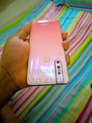 ভিভো ভি১৫ ২৫৬ জিবি লাল