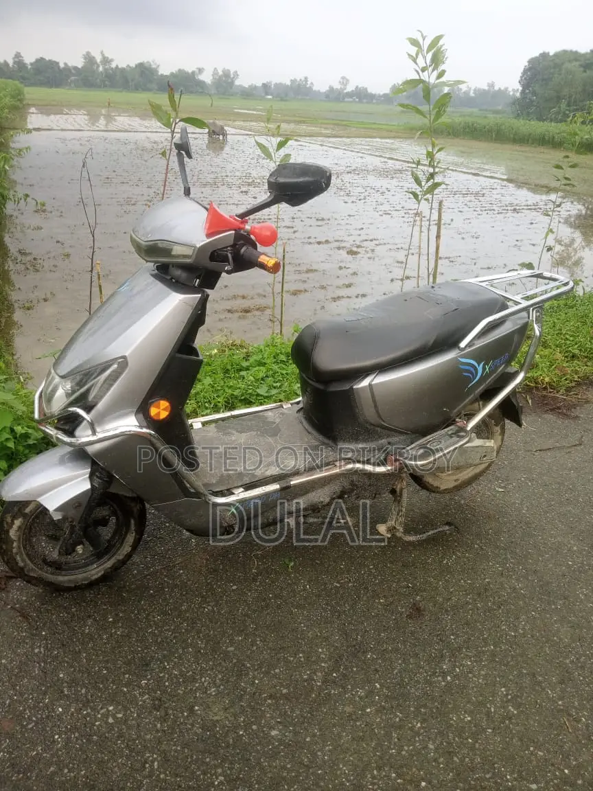 মোটরসাইকেল ২০২৪ সাদা