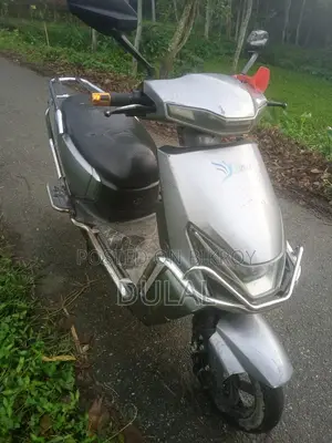 মোটরসাইকেল ২০২৪ সাদা