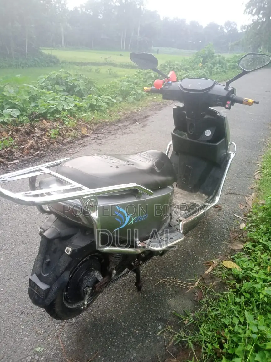 মোটরসাইকেল ২০২৪ সাদা