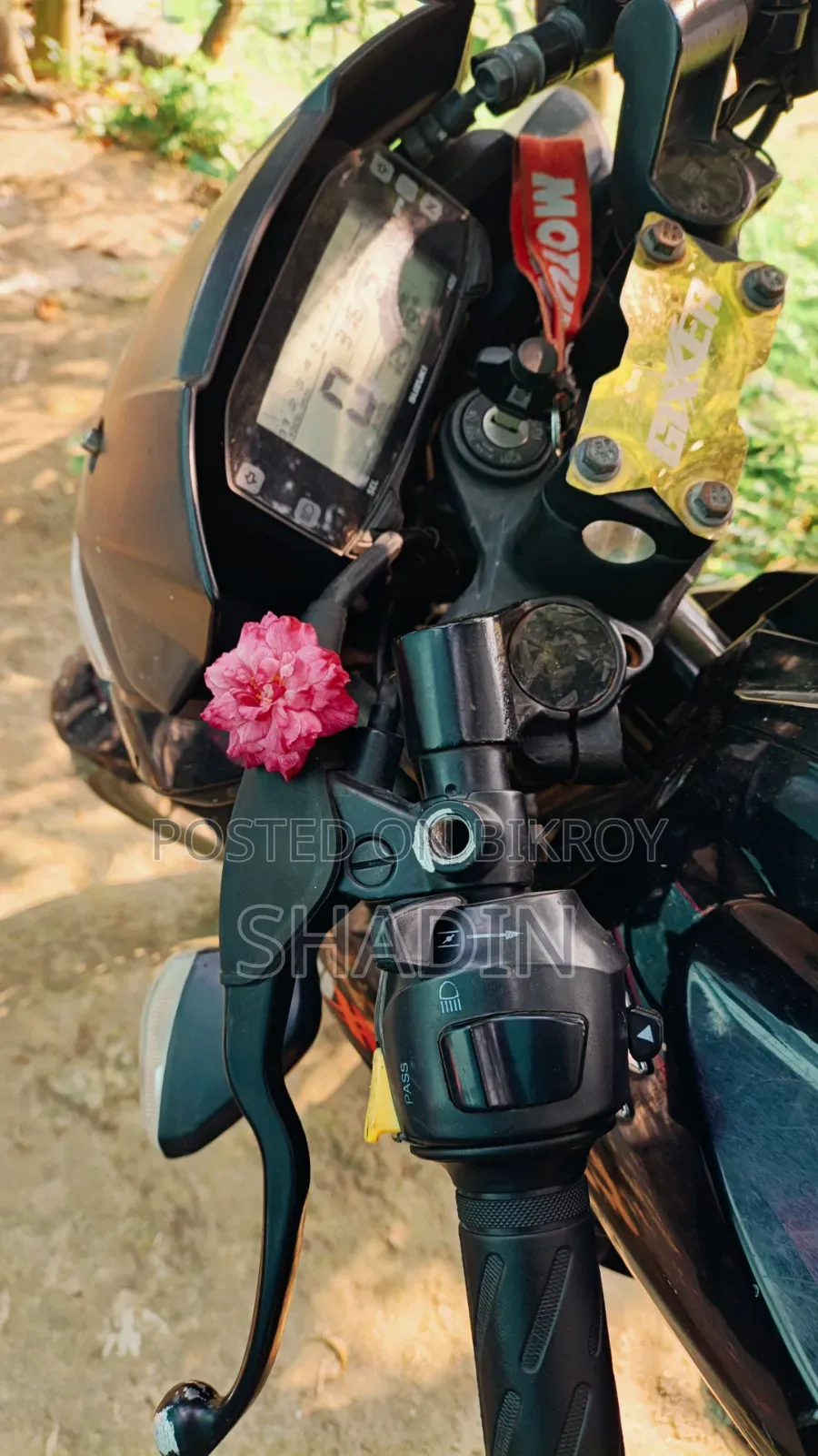 R15 V2 হ্যান্ডেল
