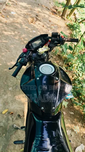 R15 V2 হ্যান্ডেল