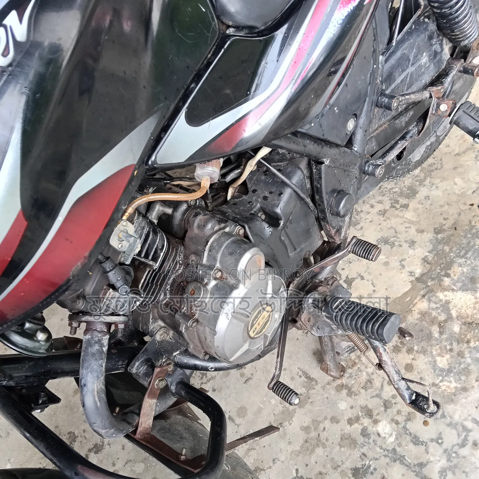 বাজাজ ডিসকভার ১০০ ২০১৫ কালো
