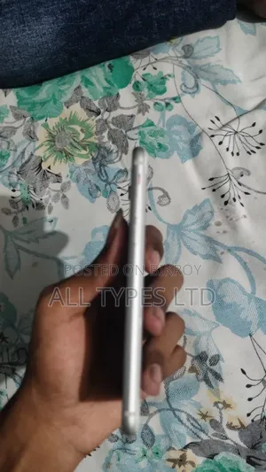 অ্যাপল আইফোন ৮ ৬৪ জিবি হোয়াইট