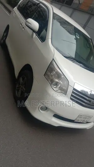 Toyota Noah 2011 Pearl
