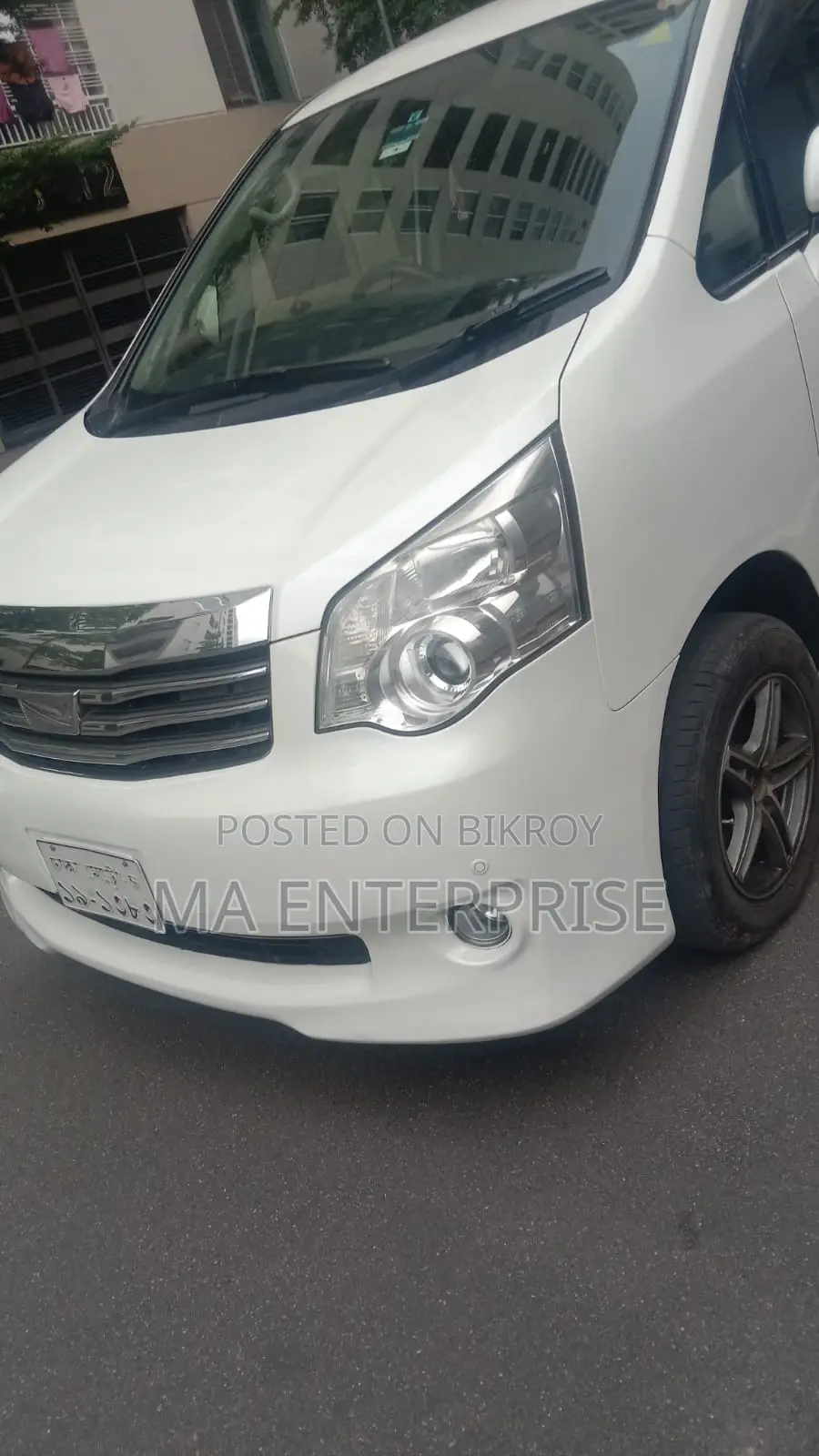 Toyota Noah 2011 Pearl