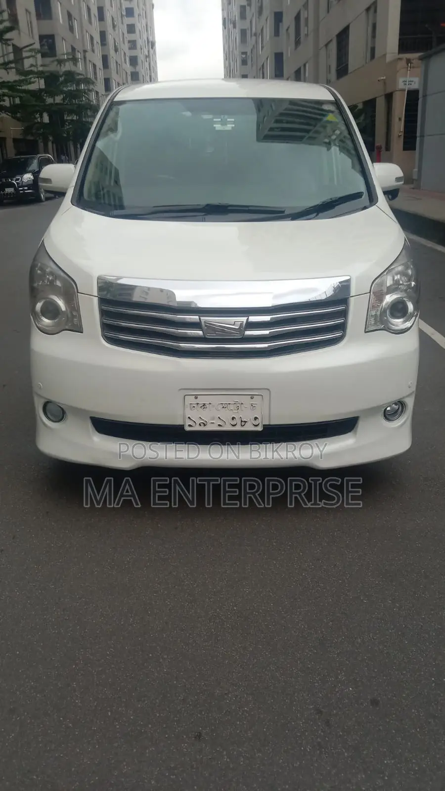 Toyota Noah 2011 Pearl