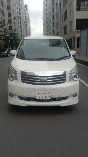 Toyota Noah 2011 Pearl