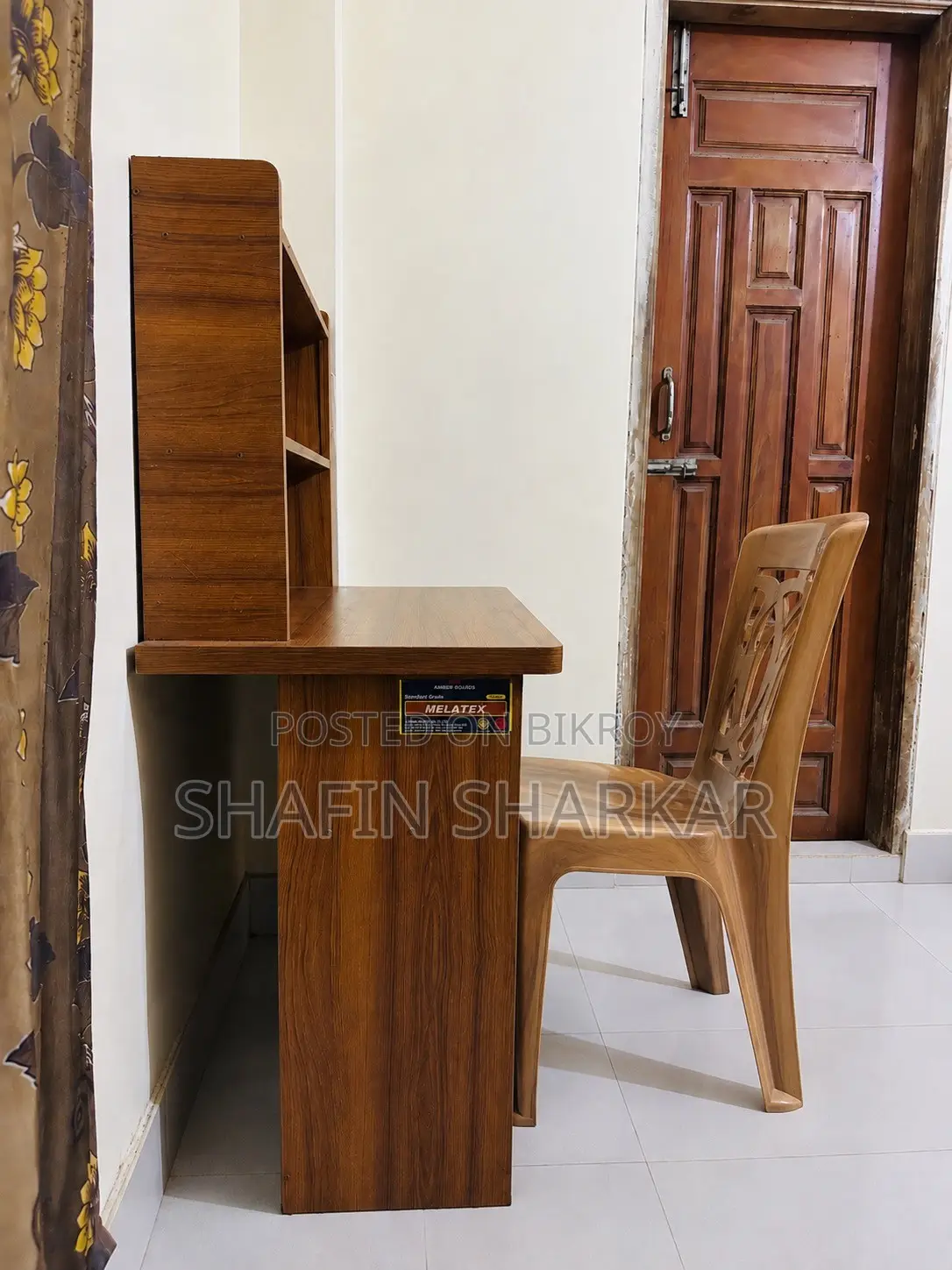 প্রিমিয়াম স্টাডি/কম্পিউটার টেবিল বুকশেল্ফ সহ — চমৎকার অবস্থা