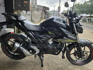 সুজুকি জিক্সার ২০২২ কালো