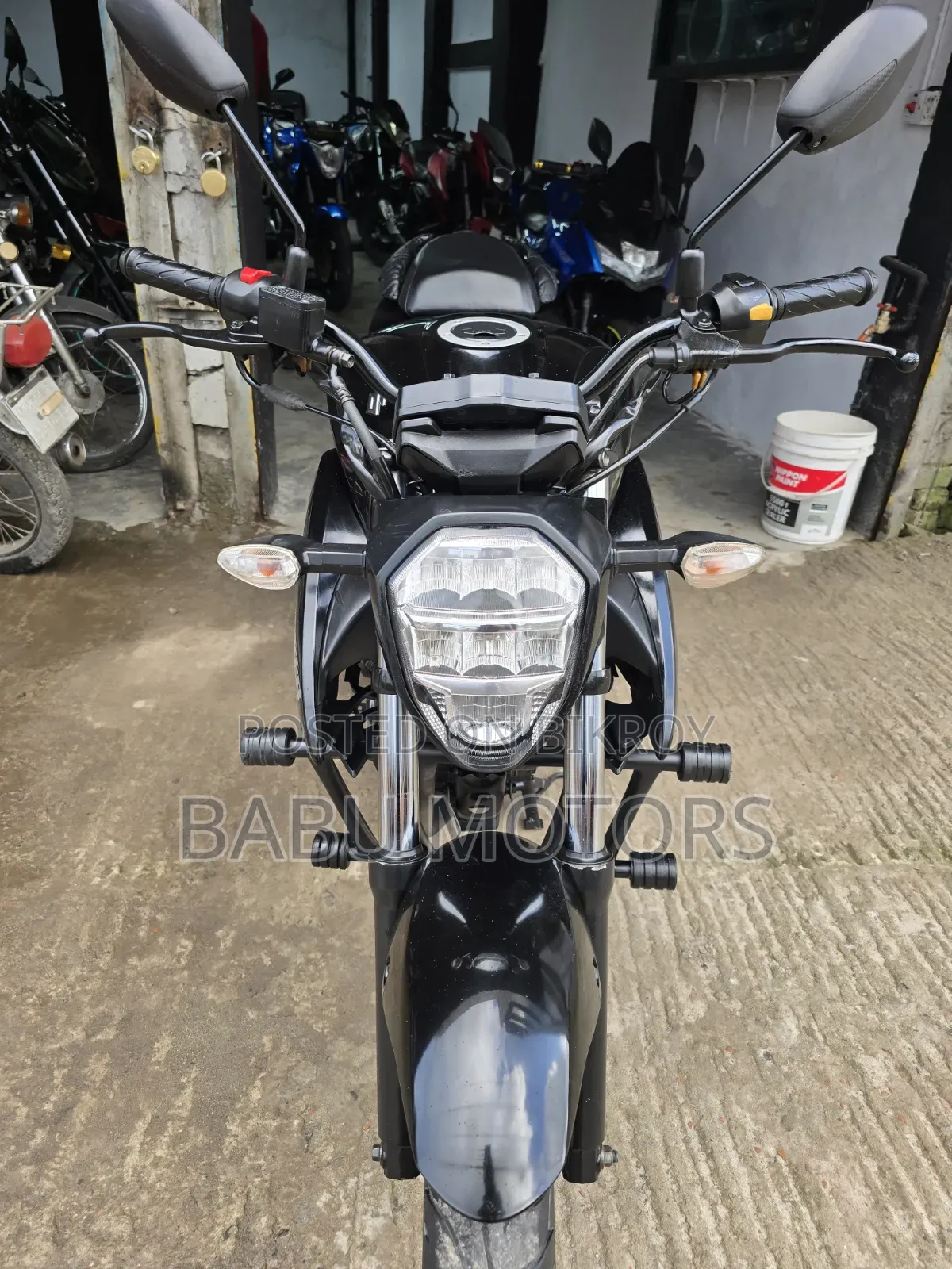 সুজুকি জিক্সার ২০২২ কালো