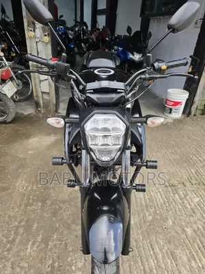 সুজুকি জিক্সার ২০২২ কালো