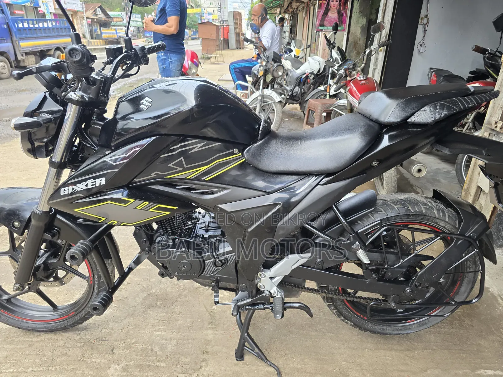সুজুকি জিক্সার ২০২২ কালো
