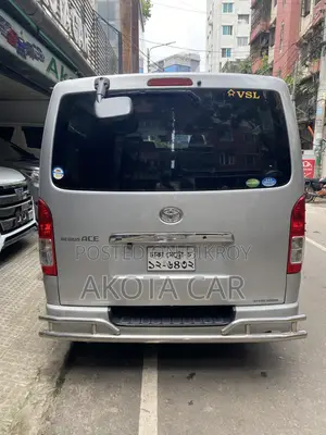 Toyota HiAce 2019 Silver