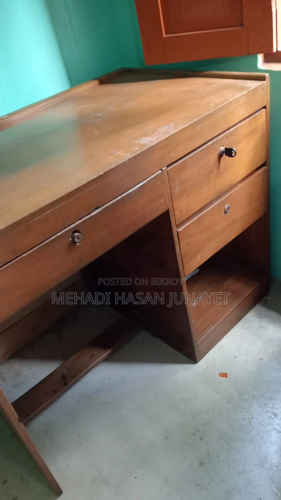 টেবিল (অফিস / হোম)