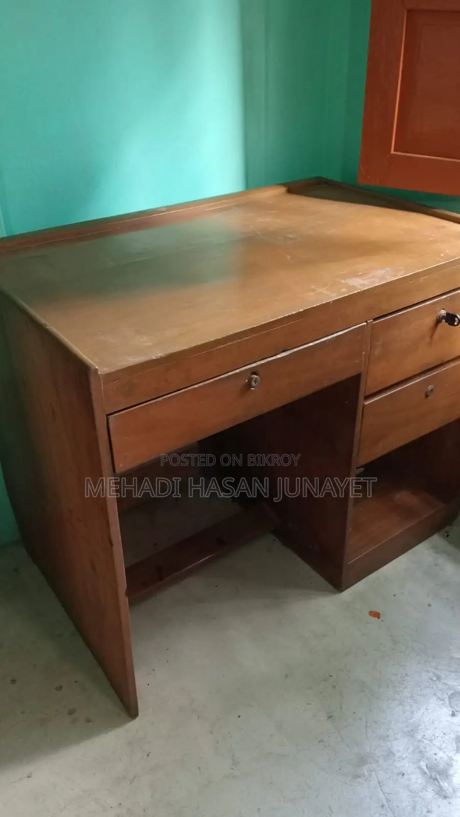 টেবিল (অফিস / হোম)