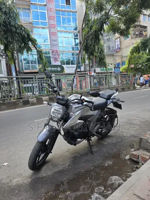সুজুকি গিক্সার ২০২১ সিলভার