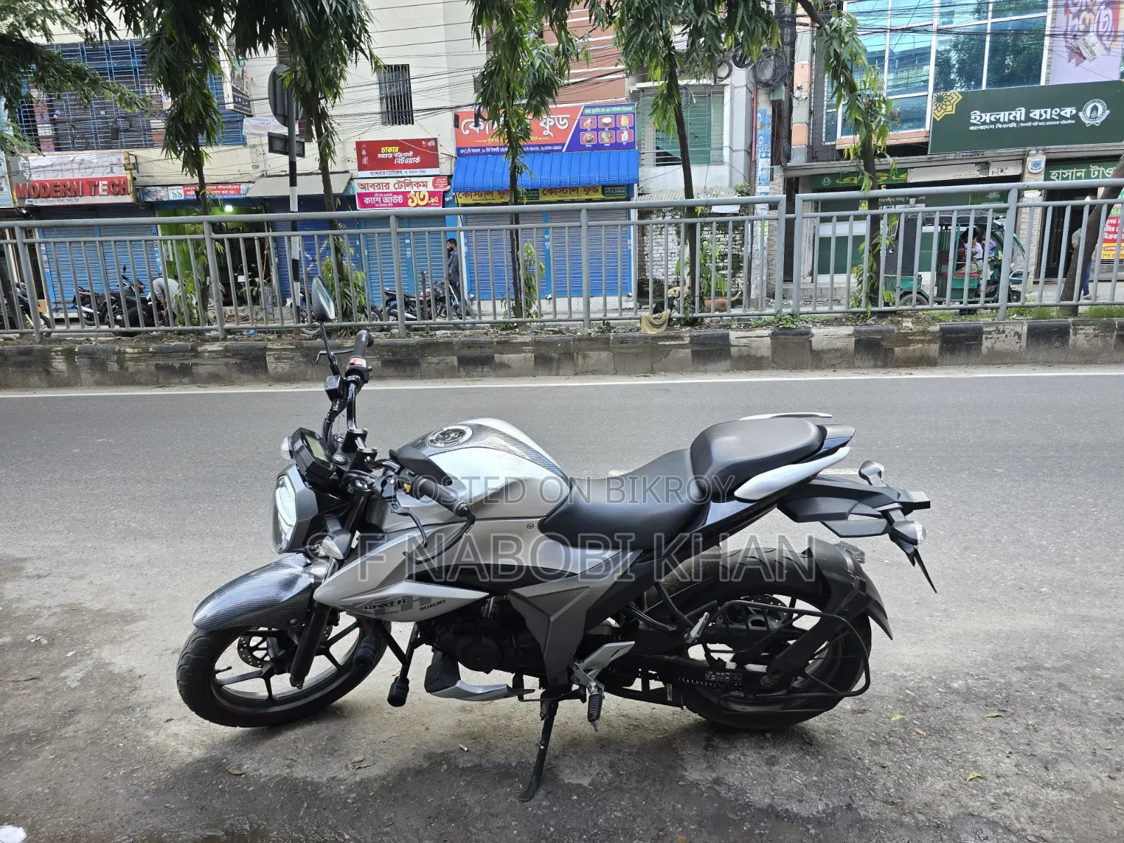 সুজুকি গিক্সার ২০২১ সিলভার