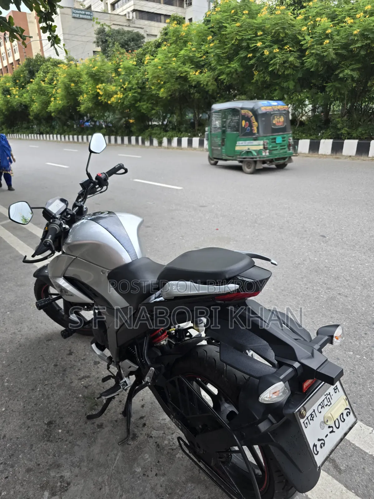 সুজুকি গিক্সার ২০২১ সিলভার