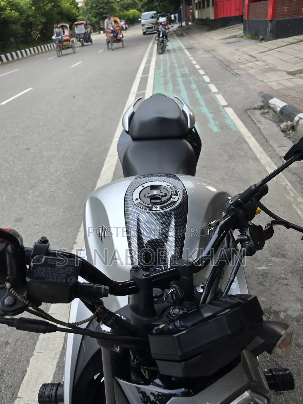 সুজুকি গিক্সার ২০২১ সিলভার